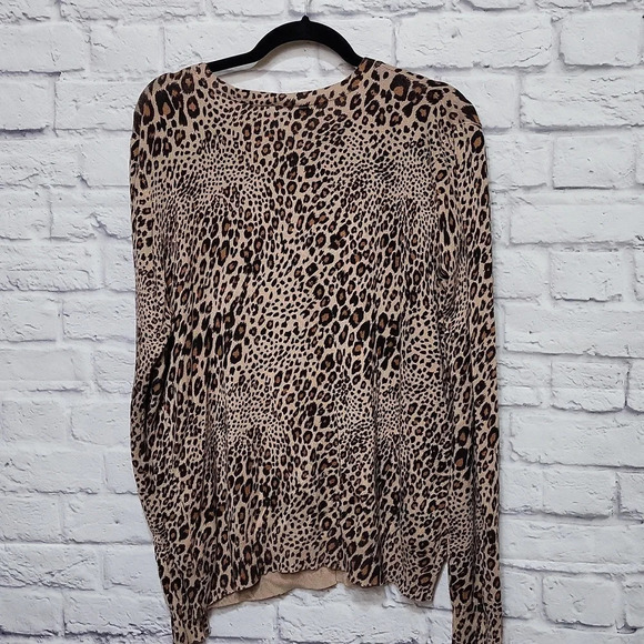 Time and Tru Women's XXL (20) Crew Neck Leopard Cardigan Full button up So Soft‎ - Picture 5 of 6